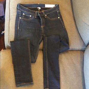 Rag and bone denim size 26 skinny jeans